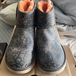 Ugg classic street graffiti mini. EUC